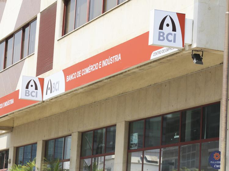 SNEBA aponta falta de transparência nos despedimentos no BCI